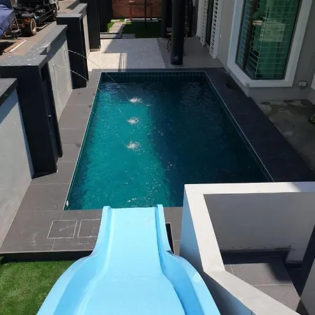 Leparis Swimming Pool Ktv Bbq Jonker 88 Homestay Malacca Exterior photo