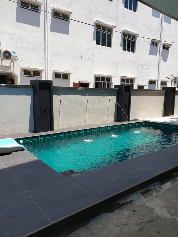 Leparis Swimming Pool Ktv Bbq Jonker 88 *